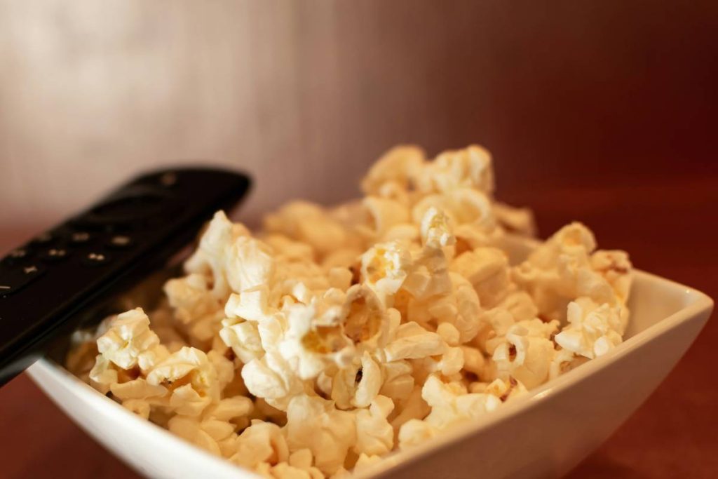 Why Your Late-Night Gaming Snacks Are Failing You—And How the Benefits of Omega-3 Can Save Your Focus (and Your Aim)