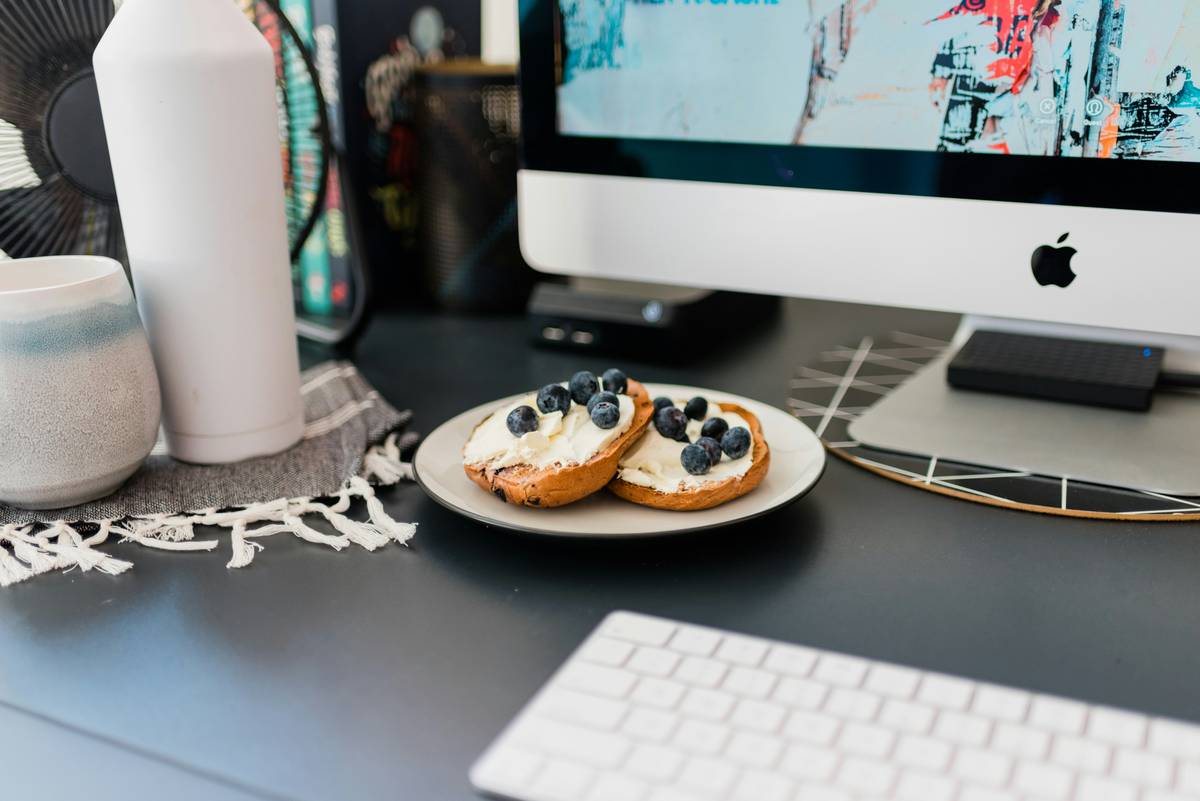 Why Your Late-Night Raid Deserves Better Than Cold Pizza: Building a Balanced Diet and Gaming Routine